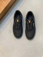 louis Vuitton 路易威登 -高端品质 原单 -鞋面：压纹小牛皮、高周波品牌Logo -内里：意大利进口透气网布， -大底：舒适Tpu成型大底 -超高