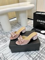 P P330顶级版本 Chanel香奈儿 2025春款 专柜顶级蝴蝶结水钻拖鞋 凉鞋 这款经典设计；不平凡的水钻蝴蝶结拥入了多种配色元素 多元化混搭非常好看百搭