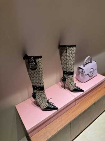 2024巴黎世家长靴金属LE cagloe机车靴 Balenciaga柳丁尖头侧拉链高靴 巴黎时装周重磅新品，海外各大博主相继大秀 金卡戴珊Kardashian - 点击图像关闭