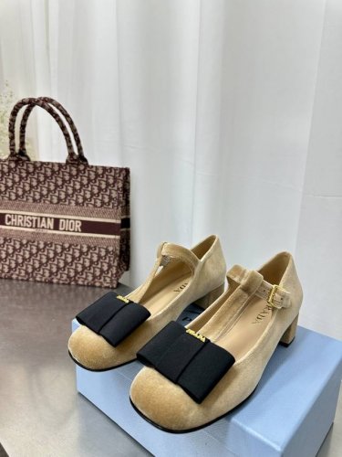 高品质 Prada 普拉达 25ss 早春新款粗跟圆头 蝴蝶结玛丽珍经典时尚配色 豪无费力的优雅风来袭 时髦 精致绝美包头 外穿时尚气质简约新款日常美出高级感，