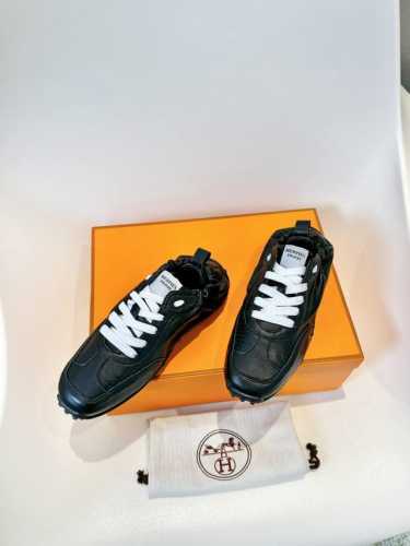 Hermès 爱马仕 情侣款 独家新品最高版本香港代购1:1完美复刻 休闲鞋情侣 鞋面：进口牛皮+牛反绒 内里：进口羊皮 大底：原版大底 Size：35-44