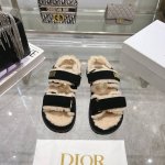 出厂 Dior迪奥 24新款 Dioract系列 美拉德风皮毛一体魔术扣凉鞋 Dior超可爱毛毛拖来咯 同布最新款专柜毛毛拖 我相信是很多时尚宝宝的必备款也 是
