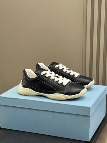 代购版 prada 普拉达 25春夏运动鞋 运动感十足 p家设计痕迹明显 小牛皮材质超赞的 size 35-41