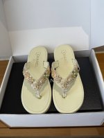 配飞机盒 Chanel Ss25 New Arrival～ Chanel 25Ss春夏度假系列夹脚人字拖 上脚真的很好看 时髦又百搭 宝藏女孩必入 原版购入代购