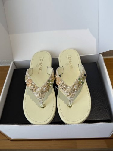 配飞机盒 Chanel Ss25 New Arrival～ Chanel 25Ss春夏度假系列夹脚人字拖 上脚真的很好看 时髦又百搭 宝藏女孩必入 原版购入代购