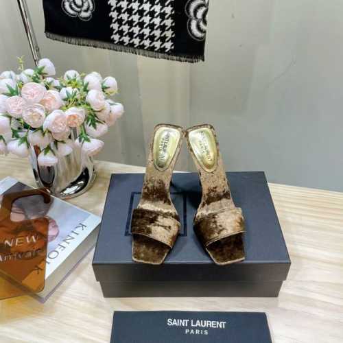SAIN* LAURENT 圣罗兰YSL 烤漆跟高跟凉鞋经典logo字母设计，上脚超美，原版1:1开模，官网同步 面料：进口丝绒 内里：进口羊皮 鞋底：意大利真