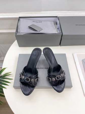 Balenciaga 巴黎世家 25 2025春夏新品 经典小猫跟金属鉚钉拖鞋超火爆 众明星网红潮人大秀款 松驰感满满 秀气高级又可爱 小牛皮配搭和经典双log - 点击图像关闭