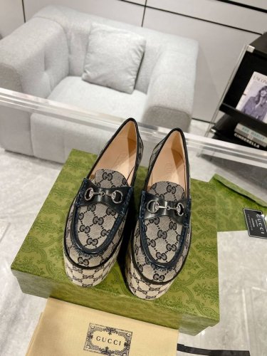 Gucci 春夏新款走秀款 复古松糕厚底马衔扣走秀款乐福鞋 百搭经典 国内外博主刷爆的一款,复古又时髦 穿搭简便 上脚美炸了 官网主推 新色持续更新 鞋面 老花
