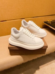 工厂P批 麦昆 男鞋高端品牌 官网1：1最新力作：鞋面采用意大利官网原版专用科技布面料搭配头层牛皮 原版舒适透气内里原版指定防滑大底制作让行走更加便捷舒适！独家