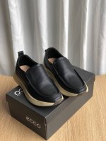 套脚系列、四季最新款ecco今天这款超舒服炸的鞋子~正儿八经贸易公司订单货～鞋底属于超轻发泡组合系列防滑轻便主打就是轻、鞋面依旧保持头层牛皮的任性！内里大家都懂