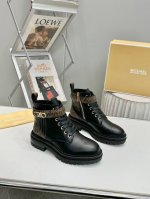 MICHAEL KORS 2024秋冬新款马丁靴 官网同步发售： 面料：进口头层牛皮+反绒皮 内里：进口透气羊皮 大底：防滑原版橡胶大底 码数：35-41 35