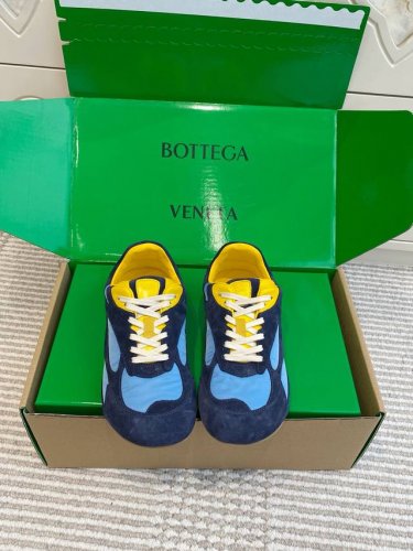 批女 男 原版盒包装 代购级Bottega Veneta Bv 情侣火爆新款运动鞋休闲鞋徳训鞋 bv 90年代复古风格为灵感 鞋面选用麂皮+防水布面料 呼应品牌