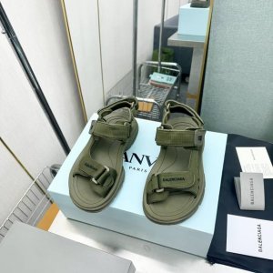 balenciaga新款Tourist系列 巴黎世家魔术贴凉鞋走秀款 原版购入开模量产 上脚超级舒适 搭配袜子更好看 鞋面由尼龙网格面料搭配莱卡面料制作 三根魔