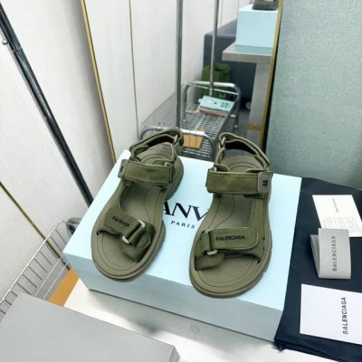 balenciaga新款Tourist系列 巴黎世家魔术贴凉鞋走秀款 原版购入开模量产 上脚超级舒适 搭配袜子更好看 鞋面由尼龙网格面料搭配莱卡面料制作 三根魔