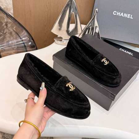 出厂价 真毛里 chanel 24ss 香奈儿玛丽珍 豆豆单鞋 早秋系列火爆上新，这一季香家小爆款！ 真的一眼爱了，经典拼色完美搭配！ 真的超级有个性，是这款鞋 - 点击图像关闭