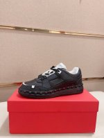 工厂价 Valentl华伦天奴 顶尖工艺 华伦天奴，时尚休闲运动款，多元素拼色！纯正高品质可1：1比较！面料：原版小牛皮 再生尼龙！内里：小羊皮附垫！质感、舒适