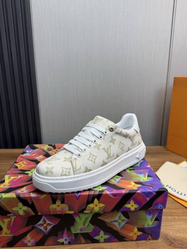 工厂p价 louis Vuitton 路登易威 全新潮款Lv上市 休闲时尚男鞋鞋面采用进口丝绸牛皮+牛皮网内里 原版耐磨橡胶大底 版型简洁大气 潮男专属 38-