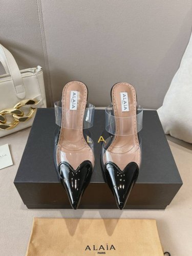 高版本出厂 独家新品 Alaia 阿莱亚24Ss 走秀款爱心高跟鞋 最近超火的一款高跟鞋 章小蕙同款 人气超高的一款高跟鞋 浪漫又迷人 舒适百搭配上不同款式，不