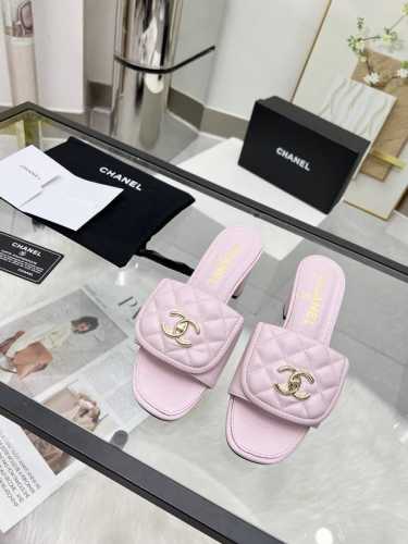 CHANEL 25早春新品 拖鞋火爆上市！黑色、米白、杏色、粉色、黑色真丝绒、酒红真丝绒、跟高6厘米。35-43。像胶底