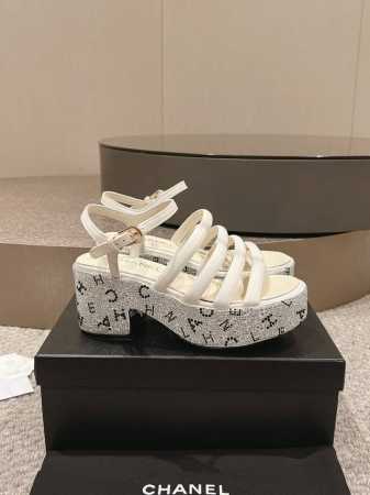 chanel香奈儿ss24 new arrival～ 小香2024春夏新品 坡跟山条带凉鞋，水钻 坡跟 条带 精致简约！ 轻盈灵动，脚感无敌 size：35～4 - 点击图像关闭