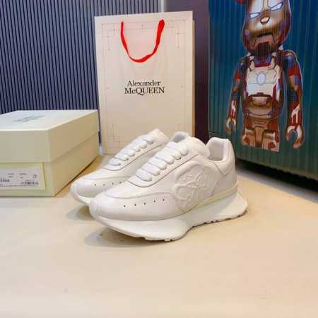 上新啦！ Alexander Mcqueen 亚历山大麦昆 新款 阔型运动休闲鞋新色！ 后尾十拼色真的是太有特色太好看了，一眼爱！顶级版本！ 春夏秋冬一年又一年 - 点击图像关闭