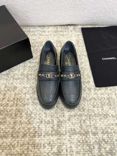 CHANEL 香奈儿 25早春新款厚底女鞋，怎么搭配都好看，时髦精必备！搭配展现与众不同的穿搭风格、白由混搭闪耀到位，跟紧香奶奶时尚步伐！上脚整体非常好看舒服的