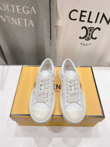 高版本出厂 男码+10.情侣款 最新火爆 FENDI 芬迪 Domino皮面小白鞋情侣休闲运动鞋-全新必备款型！ 新款Domino运动鞋成为深受喜爱的一款鞋履，