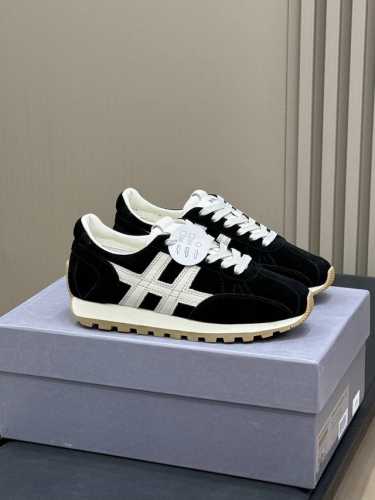 出厂 男+10 Hogan Ss25 Arrival~ 运动鞋新品 霍跟25春夏运动鞋新品 脚感轻盈，增高效果满分 小牛皮材质，科技立体弹力内垫