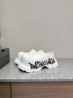 Balenciaga 巴黎世家 25ss早春新款 一脚蹬 大头鞋顶级版本原版开发 极致轻量化！众多国内外一线潮流明星上脚加持！时髦又兼具舒适感，上脚还很显白！夏