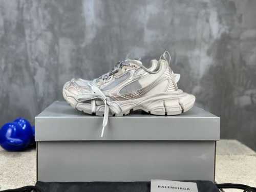 現貨 K版 网纱款 九代 最新爆款3Xl Sneaker系列 情侣款 休闲 老爹鞋 运动鞋 原版购入开发 做货 3Xl Sneaker 整体鞋型汲取了 Tra和