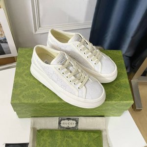 橙子出厂价p gucci 古驰 经典刺绣Gg低帮老花厚底帆布鞋 休闲鞋板鞋 情侣款 gg标识由始于 30年代的早期 Gucci钻石萎格纹演化而来 于20世纪70