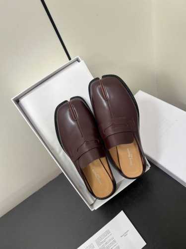 Maison Margiela Mm6分趾鞋 Tabi 意产植鞣羊皮！ 夏天的第一双 Margiela 乐福半拖 Tabi 懶人高級出街的単品 可正式 可休闲