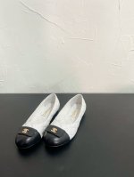 CHANEL 翻盖芭蕾舞鞋小香 24B 菱格电绣翻盖双C扣单鞋 超火爆经典款 上脚特别吸睛 时尚潮流百搭 鞋面采用进口小羊皮 内里踮脚均为丝绸羊皮 鞋头双c标志