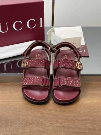 GUCCi高端精品 福利 2025古驰早春系列GG水晶烫钻魔术贴双G G扣沙滩拖鞋凉鞋顶级代购品质！原版1:1复刻，毎个细节皆经过精心打磨细腻制作.可与ZG对比 - 点击图像关闭