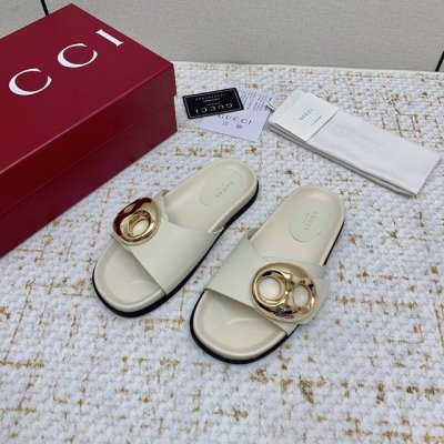 出厂 高版本 Gucci 夏季最新款凉鞋，拖鞋，沙滩鞋 百搭M多裙子 裤子，网红搭配不同颜色袜子穿也超级洋气 Gucci原版牛皮面 双G水钻Logo Tpu防滑