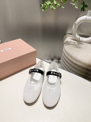 出厂价p 顶级品质 Miu Miu2025春夏玛丽珍镂空平底单鞋 鞋面:进口网面 垫脚 内里:进口山羊皮. 意大利进口牛皮大底 size:34-41. 34码4