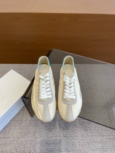 maison Margiela 25Ss 春夏新款 Mm6马吉拉 情侣款薄底运动鞋 新款Sprinters运动鞋轮廓采用做旧感尼龙与复古处理麂皮制成 灵感来源于