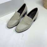 高品质出厂粗跟 ！小众潮牌THE ROW23Soft 鳗鱼纹粗跟乐福鞋 这是一个用最好的材质来制作极简风的品牌，非常用心的工艺收获了一大波粉丝～ 经典通勤的乐福