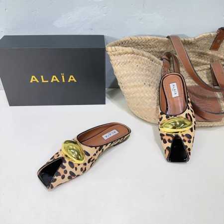 高品质出厂扣子 ！小众潮牌 ALAIA 春夏最新鱼嘴五金扣简易平底拖鞋 足尖上的性感之资 精致的同时还具有时髦利落 摩登气场 鞋面采用进口头层牛皮 内里垫脚进口 - 点击图像关闭