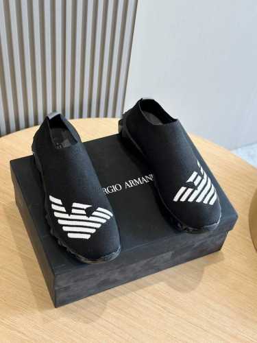 Armani阿玛尼男士飞织运动鞋 顶级版本，采用羊毛混纺面料制作，搭配橡胶轻便大底，上脚轻盈舒适透气。 Size:39-44 38.45定做