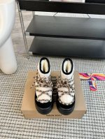 代购级别 MOON BOOT LUNA系列 24秋冬季新款 雪地靴 一双不分左右脚的鞋！超有特点！软软糯糯像面包 长期主义购物一moonboot雪地靴因为冬天想