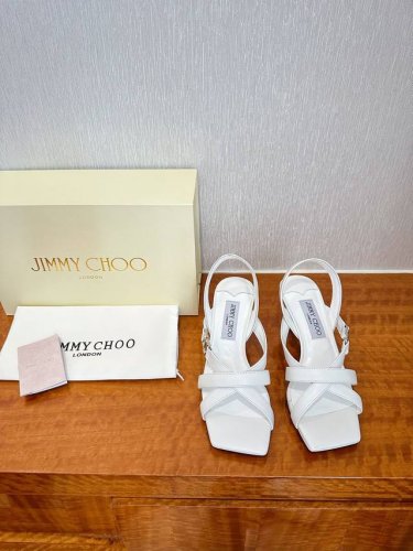 出厂 Jimmy Choo 吉米周 是一个非常全面之尊贵时尚生活品牌， 香港,美国等大时尚博主及明星的同款表带女士高跟，中跟，平跟后空凉鞋系列。 澳大利亚尖头