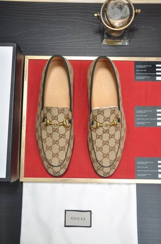 出厂价P 意大利顶级奢侈男鞋巨头 Gucci 古奇 全牛皮内里 新款报到原汁原味的欧式风格 赏心悦目为了让鞋子更加耐用不变形制作继续沿用传统做法 但仍然不乏创新