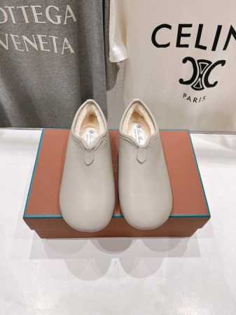 顶级出厂 毛里 Loro Piana* 诺悠雅LP 新款勃肯平底鞋休闲鞋，脚感超级舒适 一天可以暴走两万步的鞋子 超级百搭款！ 超级轻便的平底鞋～兼具时尚与舒适 - 点击图像关闭