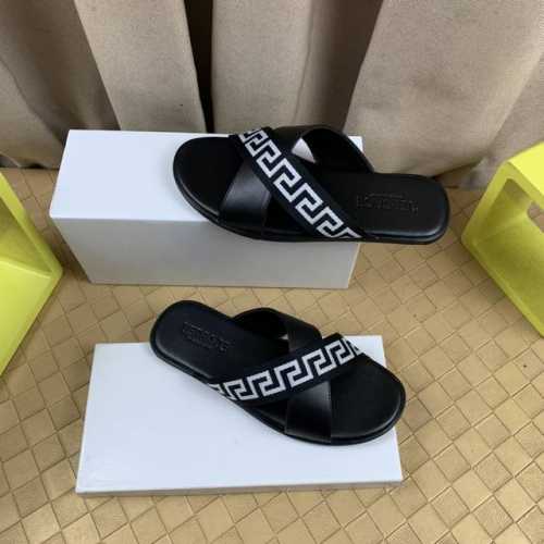 工厂价 新款上架 Versace 范思哲经典爆款时尚休闲拖鞋官网原版1:1开模原单品质，做工精细采用头层意大利进口牛皮，纯手工制作，彰显低调奢华橡胶耐磨防滑大底