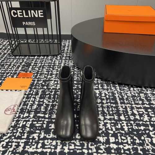独家顶级版本 HERME*H家24vs秋冬新款靴子系列 爱马仕 HERMES 扣带修身瘦腿方圆头中跟短靴... 这双靴子应该是爱马仕“平替”了纽约博主的