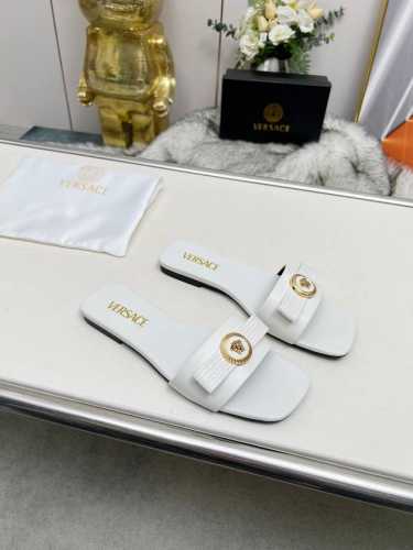 工厂P价 女装女鞋 运动原单 Versace范思哲 专柜新款: 平底拖鞋系列 鞋面：牛皮 沙丁布 内里：羊皮 鞋底：意大利真皮大底 码数：35-44码 42 4
