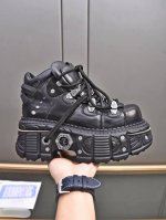 Newrock. 暗黑 朋克 马丁 摇滚 坦克 机甲硬核狂战鞋 Newrock 西班牙高阶鞋履百年品牌，独具一格的硬核设计进入大众视野，以坦克元素作为鞋底设计，