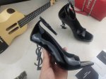 圣罗兰秋季最新款 380顶级版本 Saint Laurent Ysl 圣罗兰Logo跟高跟鱼嘴凉鞋今年必定俘虏无数美女的一款 后带完美的露肤度更显得白显瘦，经典