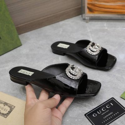 原版级 Gucci 经典拖鞋 经典必须精品水晶钻双G扣 新款 最新乐福鞋 官方同步出新 代购级别 Gucci 乐福鞋单鞋 上脚特别的秀气 原版套楦的做法 和专柜